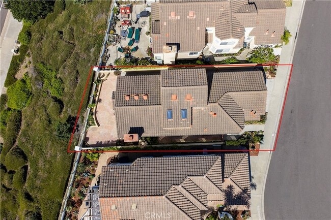 Building Photo - 11 Reina