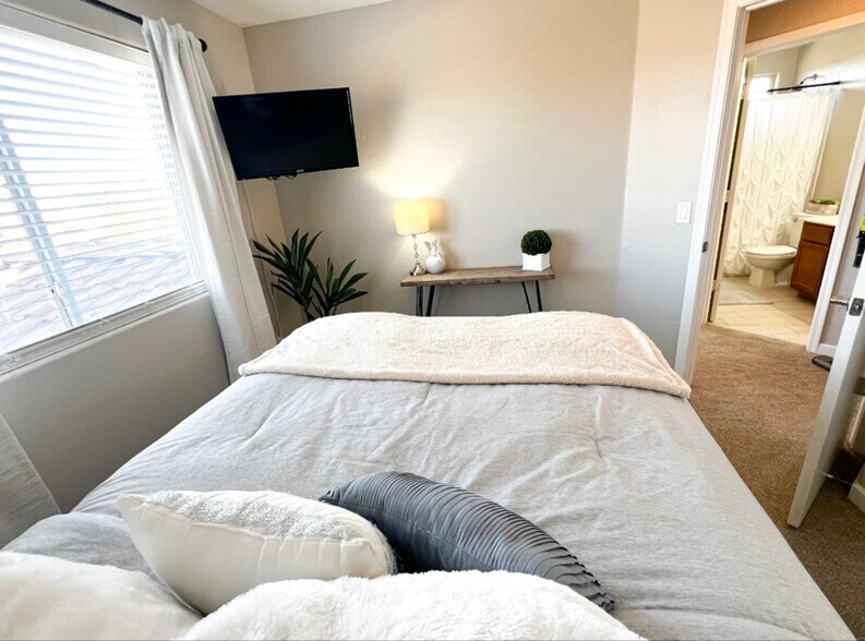 Building Photo - 2719 W Angel Way