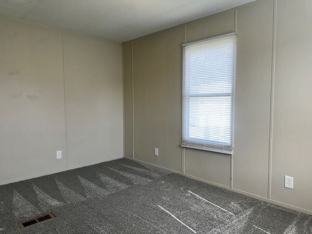 Building Photo - 605 Aster Bend