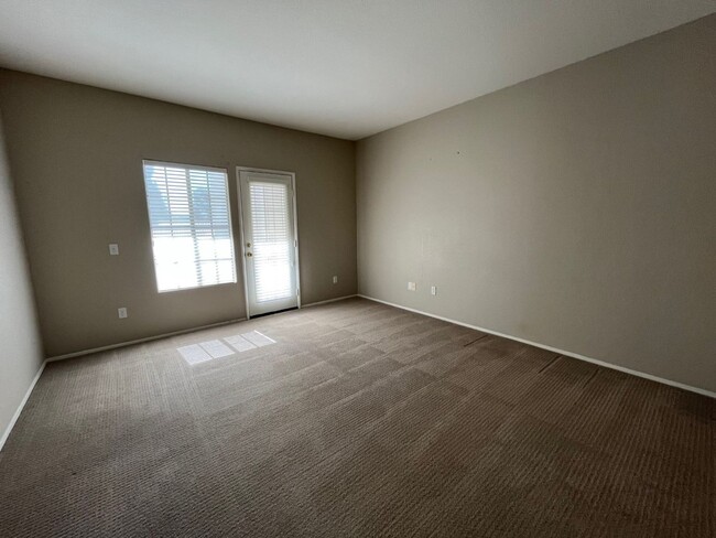 Building Photo - Charming 2nd Floor Condo in Rancho Bernard...