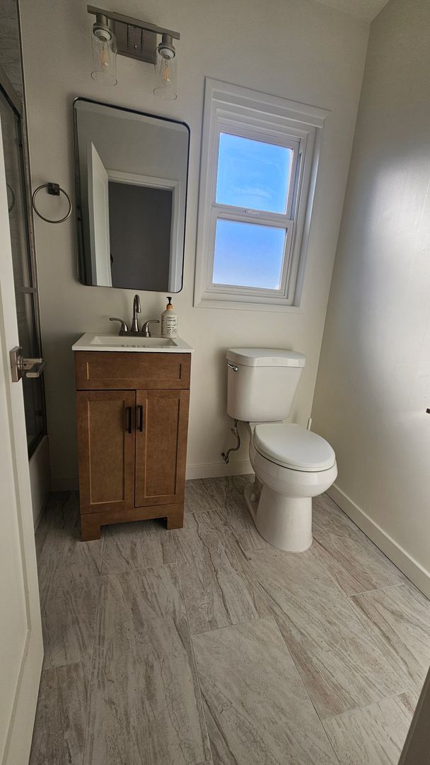 Building Photo - 210901