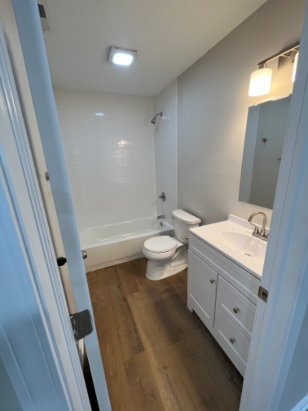 Building Photo - 437 N Main St