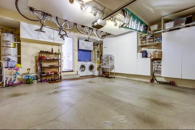 Garage with Laundry area - 2501 Avenita Alpera