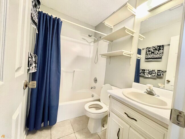 Building Photo - 230 Lanier Dr