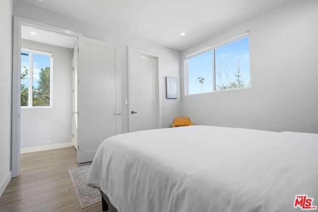 Building Photo - 5149 Fulton Ave