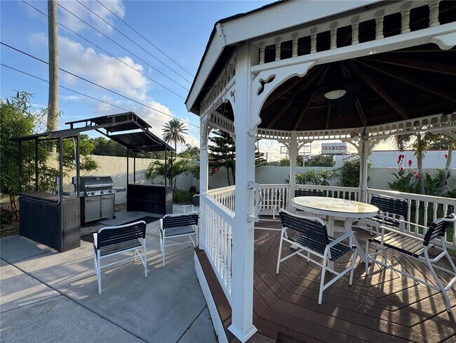 Building Photo - 1100 E Bay Dr