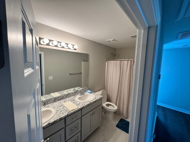 Building Photo - 1290 Providence Ln