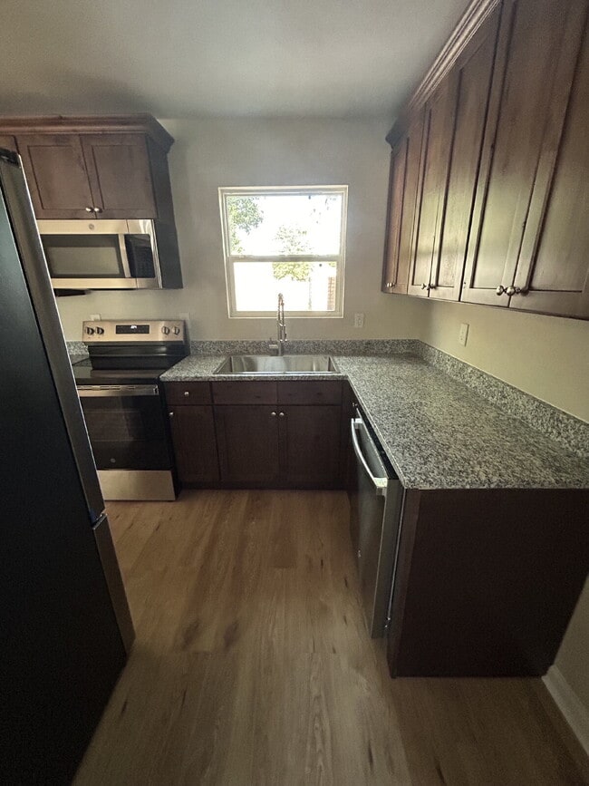 Building Photo - "Charming 4-Bedroom Retreat with Granite T...