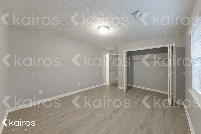 Building Photo - 400 Beaver Pointe Dr