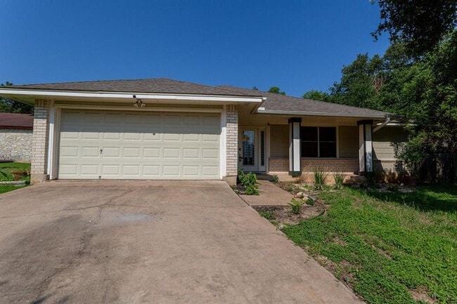 Building Photo - Cozy 3/BR 2/BA Home with Fireplace, Washer & Dryer Included