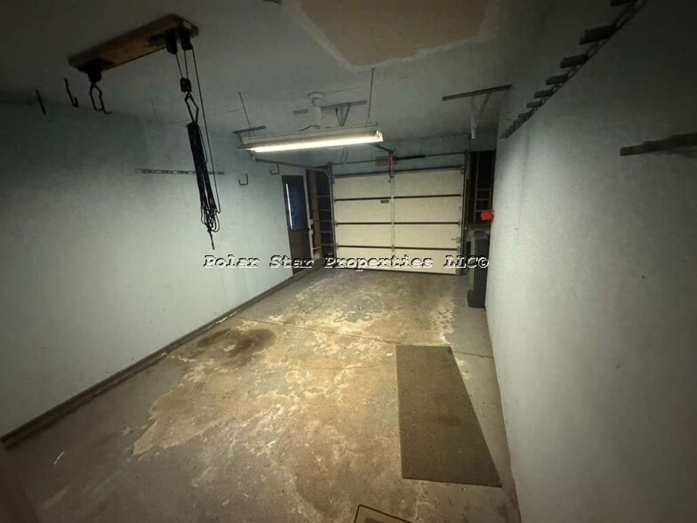 Building Photo - 767 Robin Rd