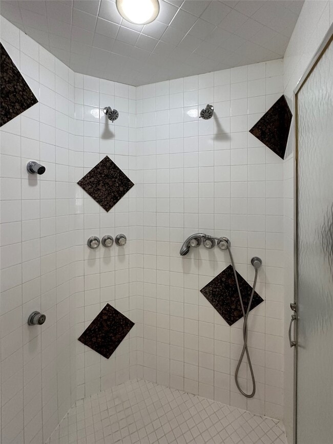 Building Photo - 2016 Royal Oak Pl