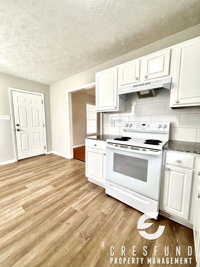 Building Photo - Located 20 minutes from Ft. Bragg! 3 Bed, 2 Bath - READY FOR MOVE IN TODAY!