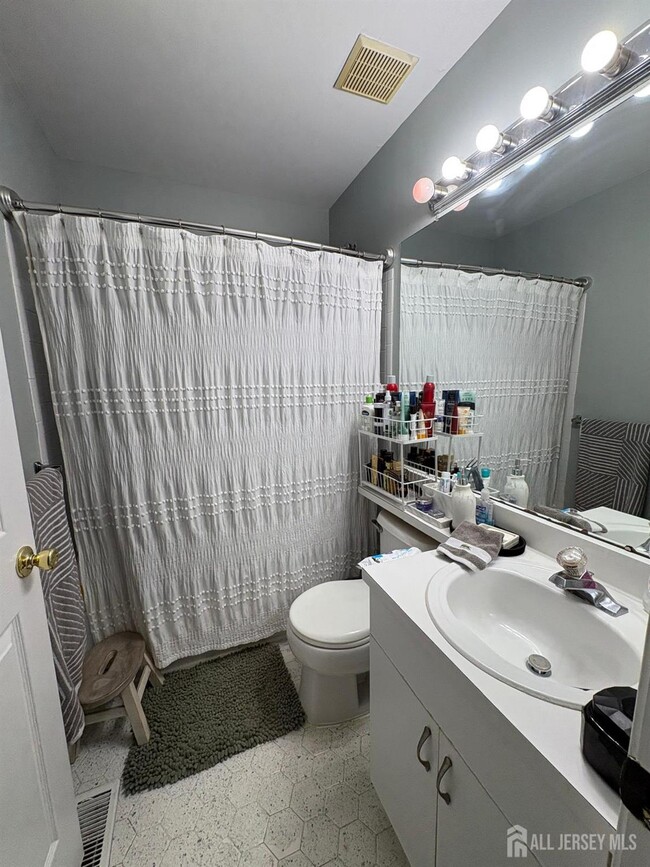 Building Photo - 2210 Timber Ridge Ct