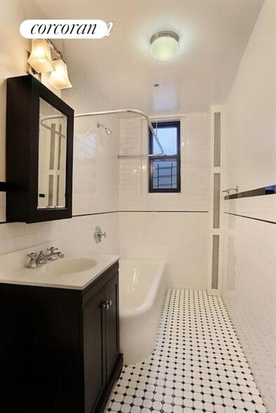 Building Photo - 779 Riverside Dr