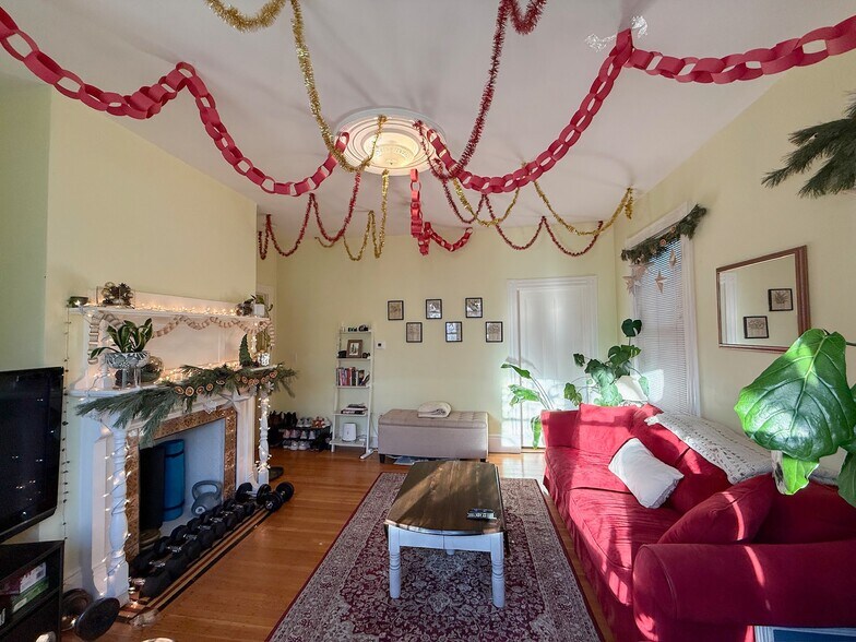 Building Photo - 283 Summer St