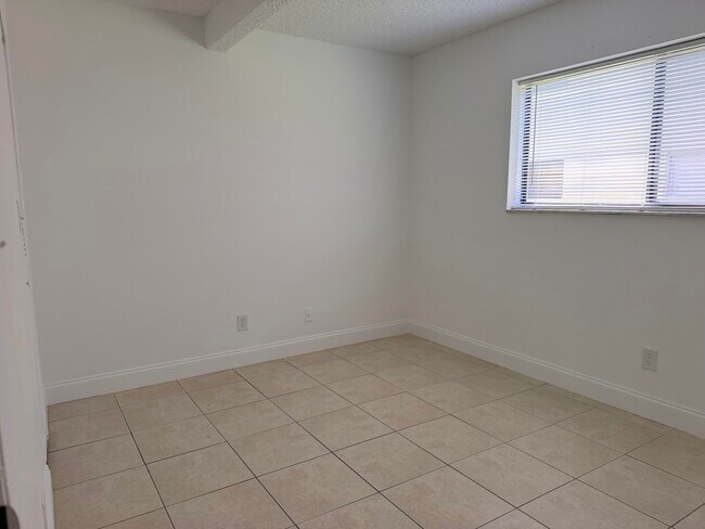 Building Photo - 1245 S Flagler Ave