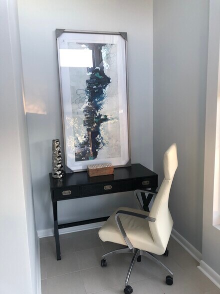 Sun room office nook - 264 Alexandra Dr