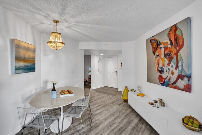 Building Photo - 520 SE 5 Ave