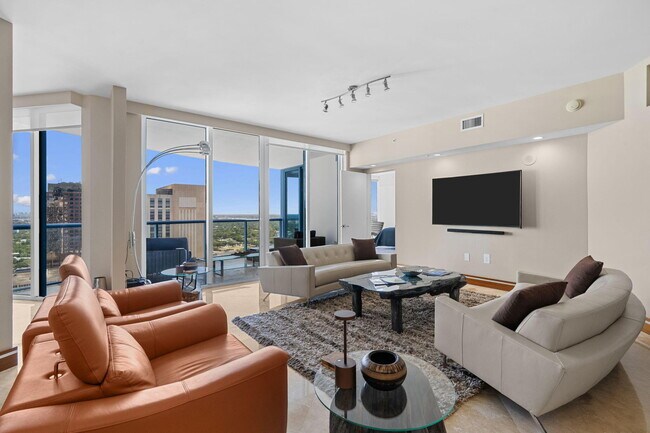 Building Photo - 333 Las Olas Way