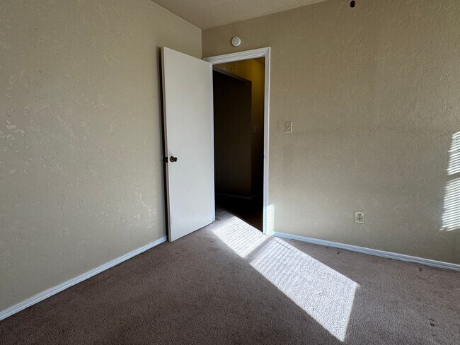 Building Photo - 2704 NW Friar Tuck Ln