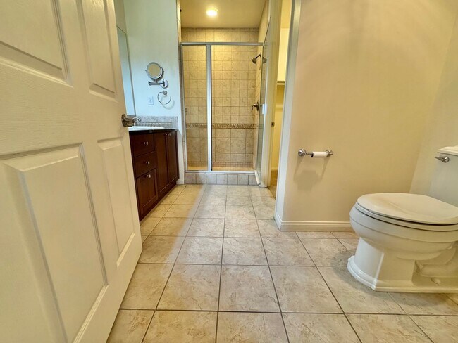 Building Photo - AMAZING ONE BEDROOM CONDO CENTRALLY LOCATED IN THE HEART OF LAS VEGAS