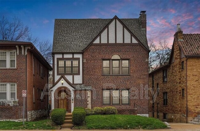 Primary Photo - 404 S Hanley Rd
