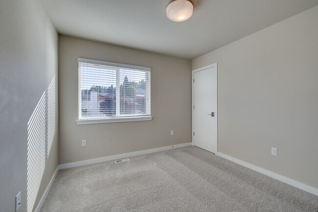 Building Photo - Stunning 4-Bedroom Home in Otani Gardens –...