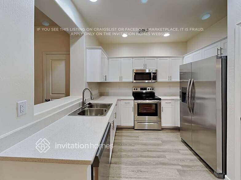 Building Photo - 114 E Palomino Dr