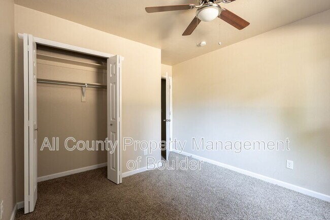 Building Photo - 695 Manhattan Dr