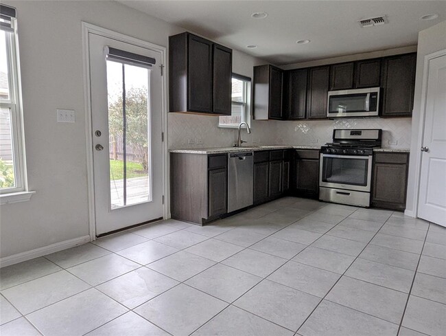 Building Photo - 135 Frasier Dr