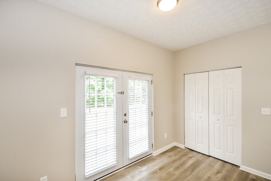 Building Photo - 7050 Silver Bend Overlook