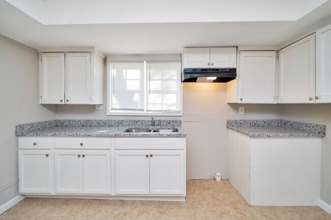 Building Photo - Bessemer Gem! Modern Renovation, Huge Living Room, Great Location