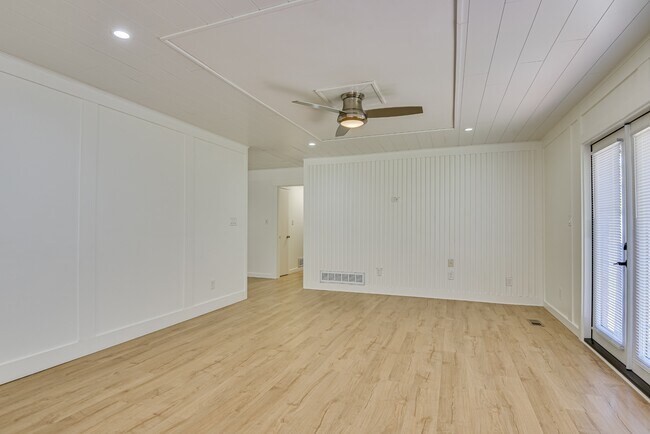 Building Photo - 3137 Edinburgh Dr