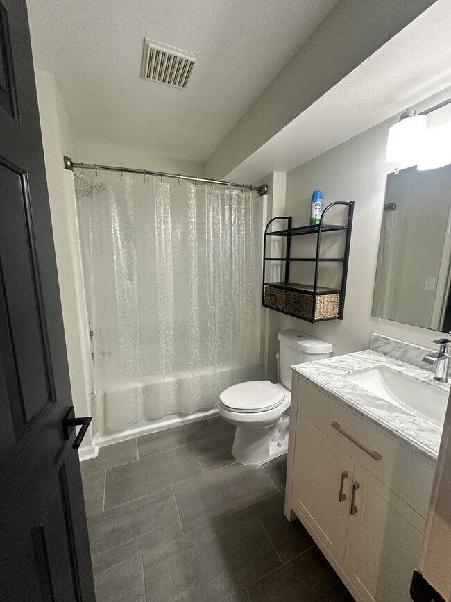 Building Photo - 4640 Newington Rd