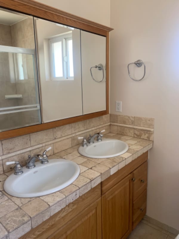 Building Photo - 1042 Squirrel Ln