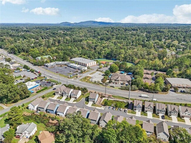 Building Photo - 3890 Clarington Dr