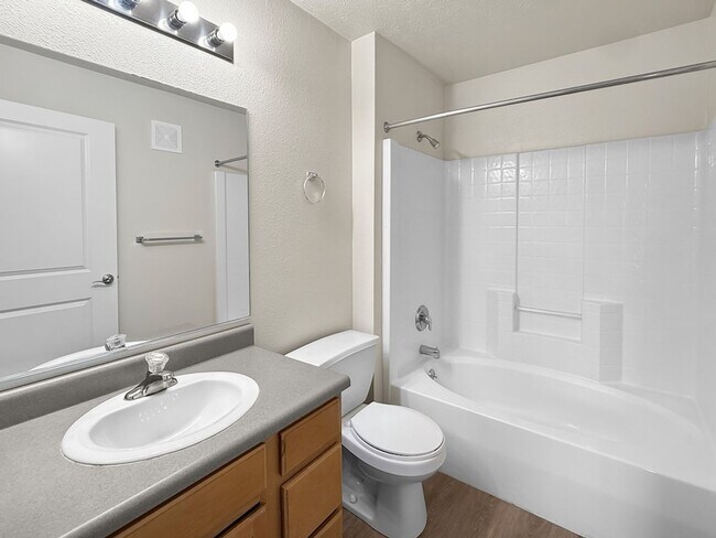 Building Photo - Grand Lakeside Escape: Spacious 3-Bedroom Retreat in Lakeshore Community