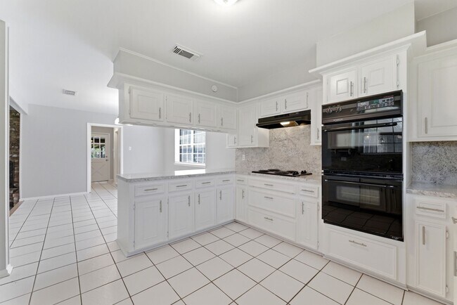 Building Photo - 18 Panorama Dr