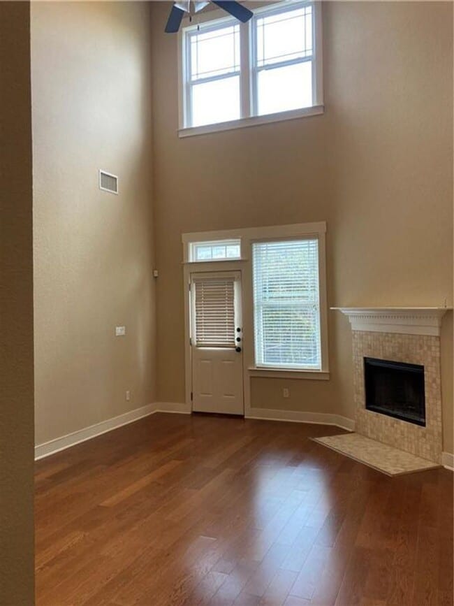 Building Photo - Spacious unit at Sunset Ridge Condos in Tw...