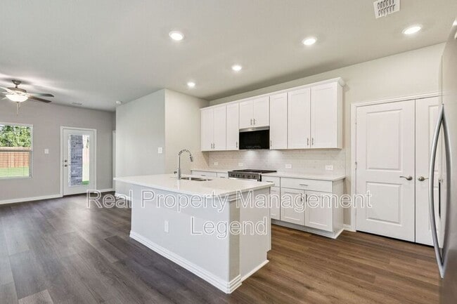Building Photo - 4018 Sandstone Dr