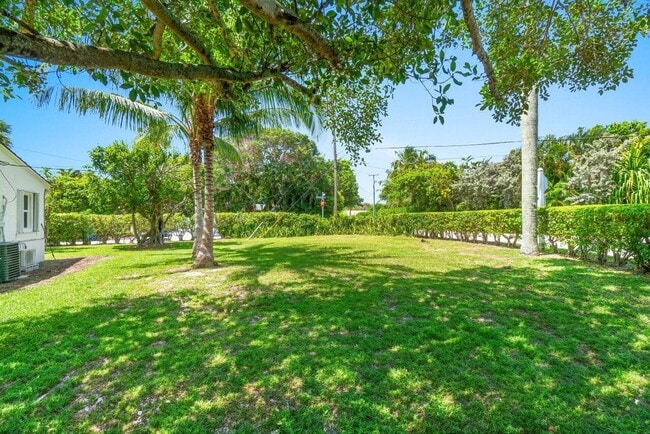 Building Photo - 809 S Atlantic Dr