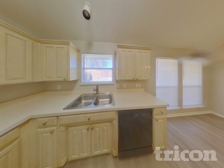 Building Photo - 7501 Ashcroft Cir