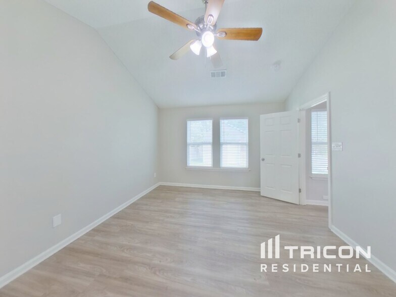Building Photo - 1707 Gordon Walters Dr