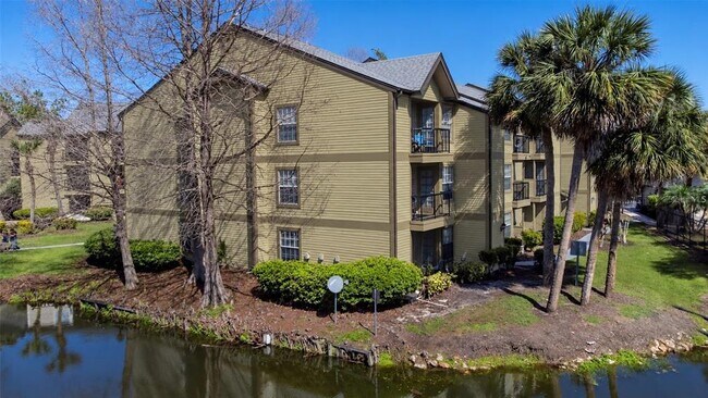 Building Photo - 1908 Lake Atriums Cir