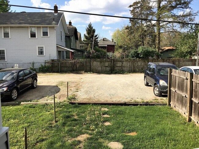 Building Photo - 431-433-433 E Tompkins St