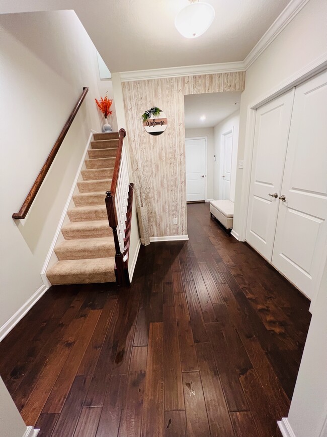 Building Photo - 3010 Mahican Cir