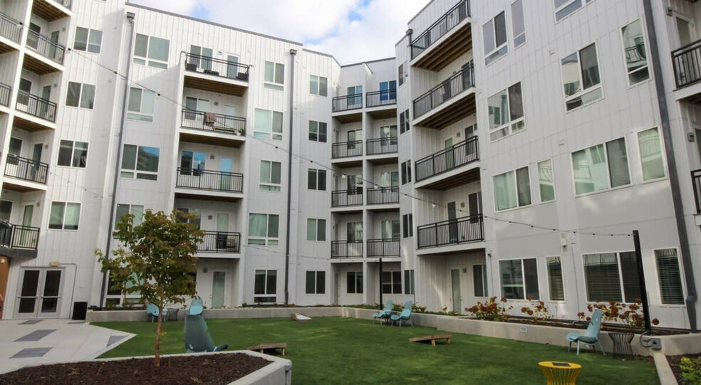 Building Photo - 601 E Pete Rose Way