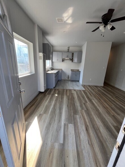 Building Photo - 4917 S San Pedro St