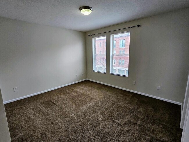 Building Photo - 120 E Mound St